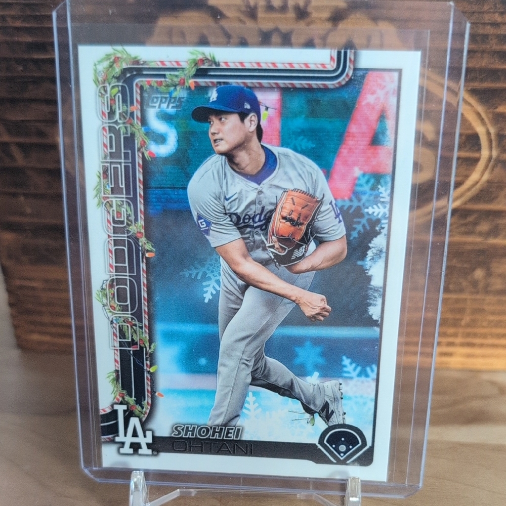 2025 Topps Holiday Shohei Ohtani Pitching Dodgers MVP